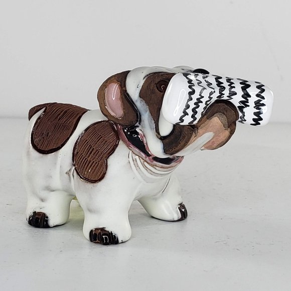 Casals Peru English Bulldog Holding Newspaper Pottery Figurine - Picture 2 of 7